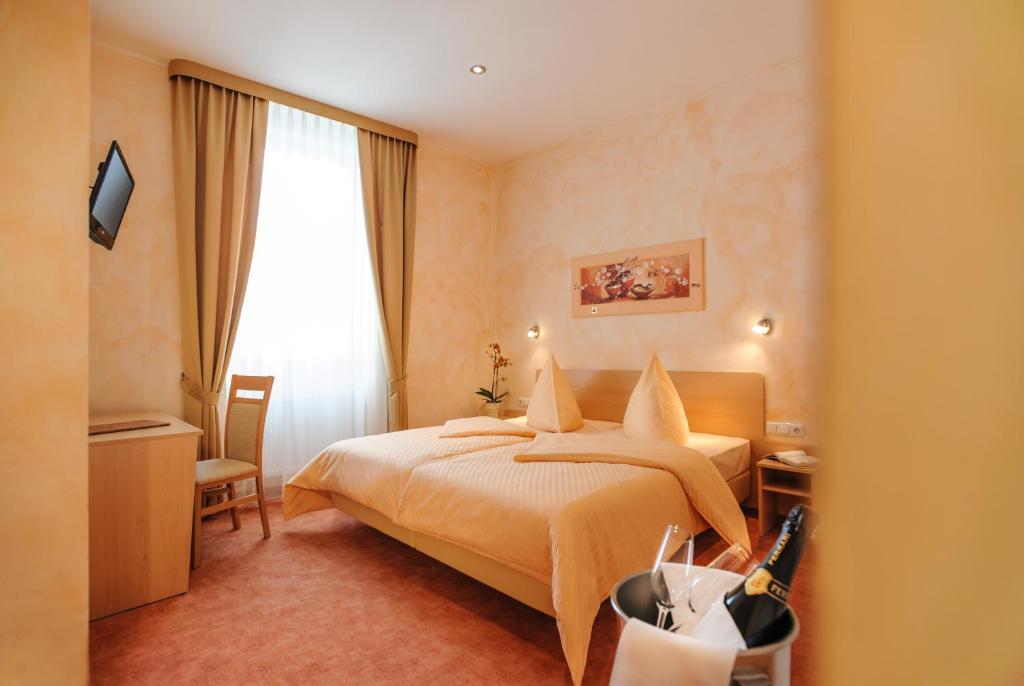 Hotel Mediterraneo Neustadt an der Weinstraße Habitación foto